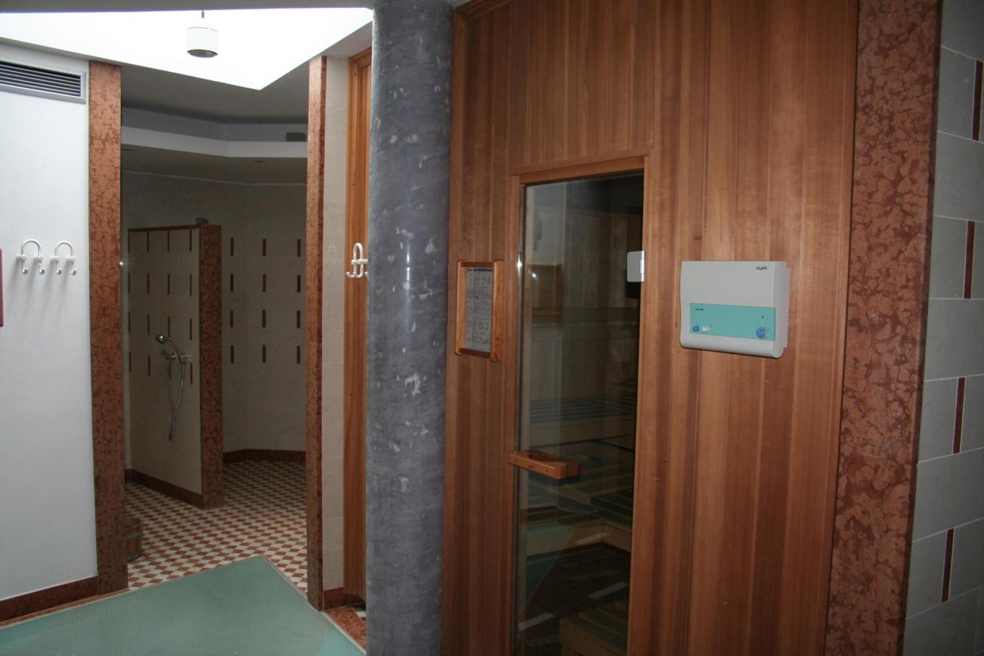 Hotel Krone Brunico Exterior photo