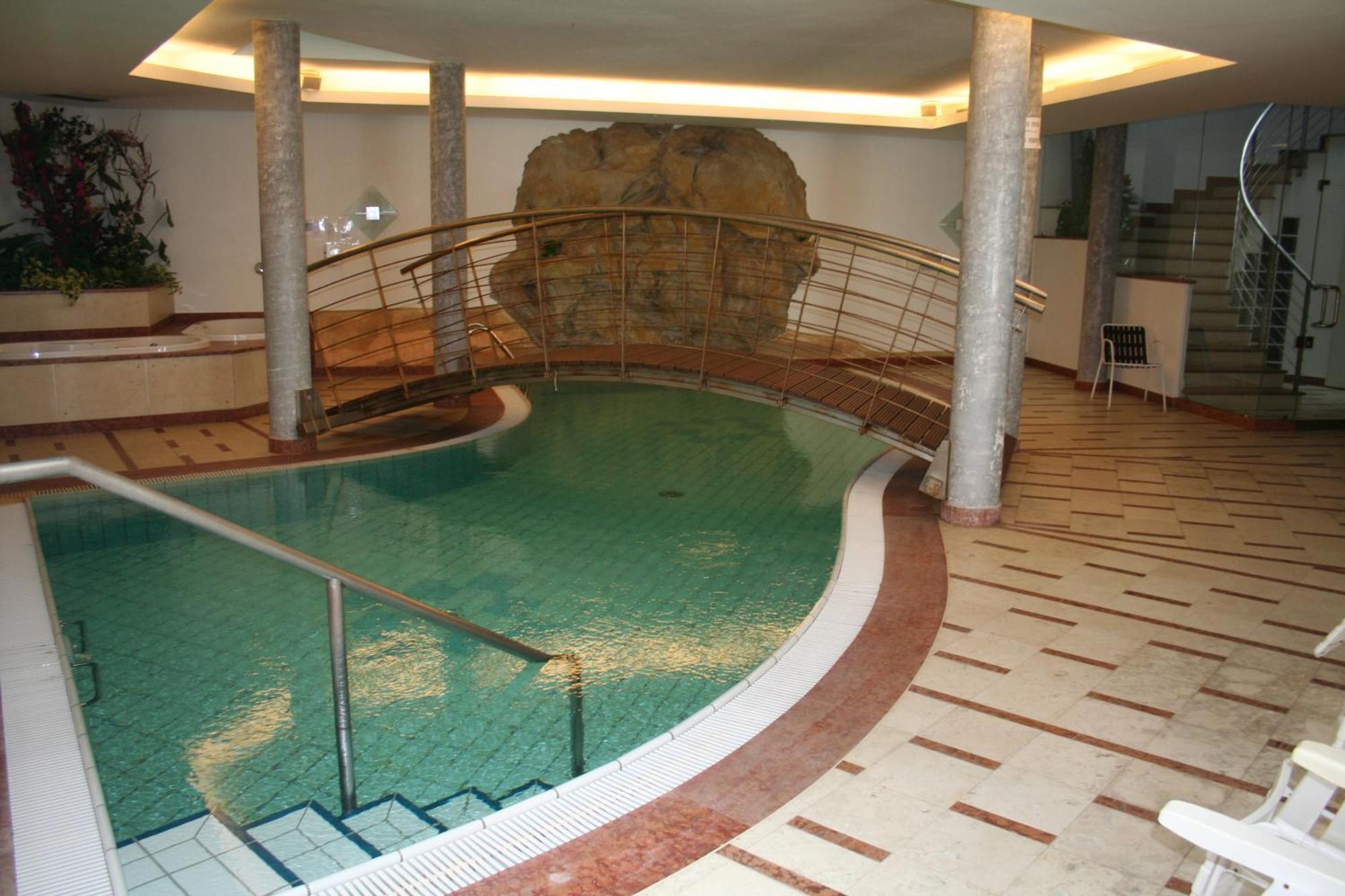 Hotel Krone Brunico Exterior photo